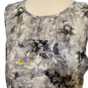 Violet & Claire sleeveless floral top size 1X